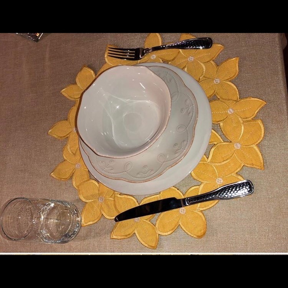 yellow hydrangea round placemat set of 4